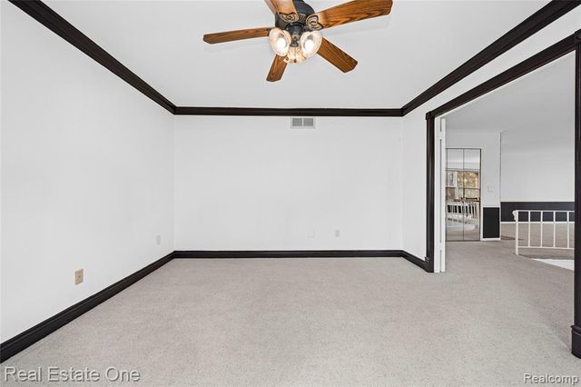 4320 Knightsbridge Lane, West Bloomfield, MI 48323