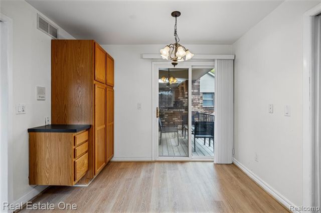 4320 Knightsbridge Lane, West Bloomfield, MI 48323