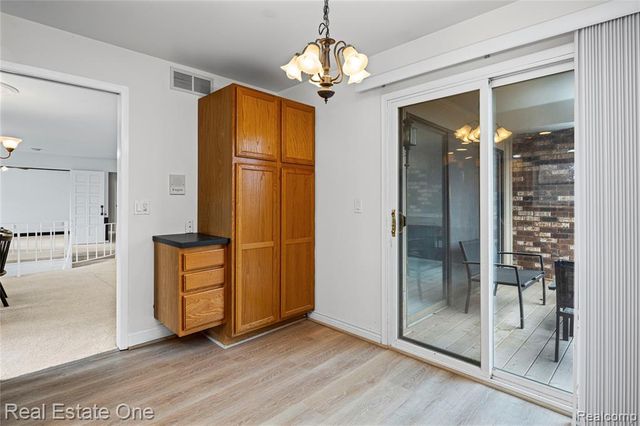 4320 Knightsbridge Lane, West Bloomfield, MI 48323