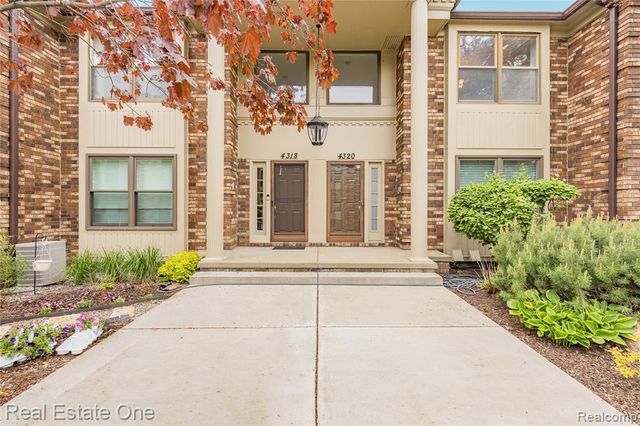 4320 Knightsbridge Lane, West Bloomfield, MI 48323