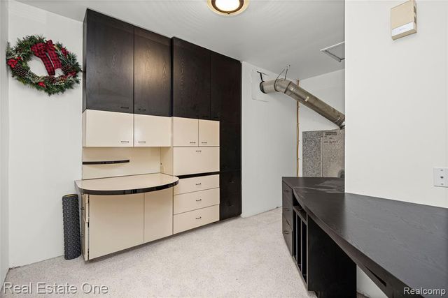 4320 Knightsbridge Lane, West Bloomfield, MI 48323