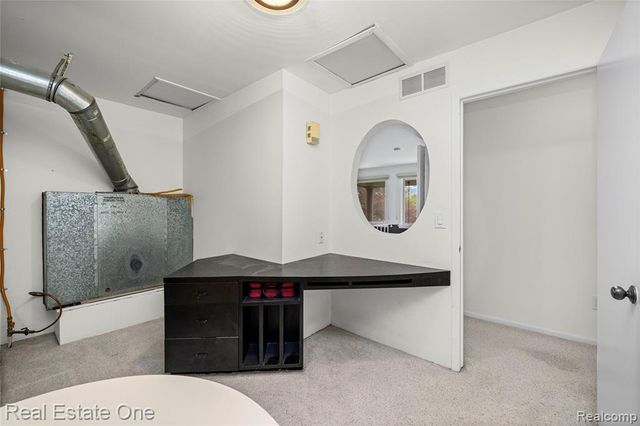 4320 Knightsbridge Lane, West Bloomfield, MI 48323