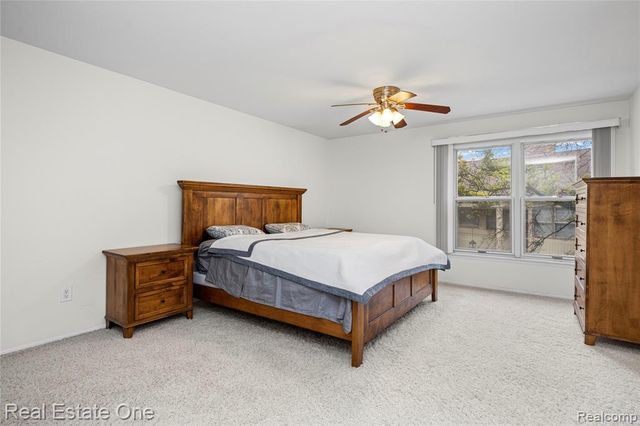 4320 Knightsbridge Lane, West Bloomfield, MI 48323