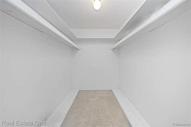 4320 Knightsbridge Lane, West Bloomfield, MI 48323