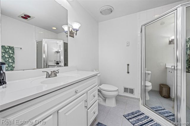 4320 Knightsbridge Lane, West Bloomfield, MI 48323