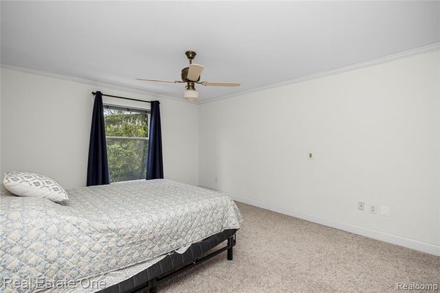 4320 Knightsbridge Lane, West Bloomfield, MI 48323