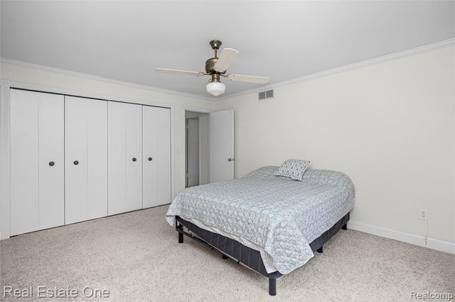 4320 Knightsbridge Lane, West Bloomfield, MI 48323