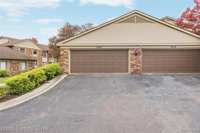 4320 Knightsbridge Lane, West Bloomfield, MI 48323