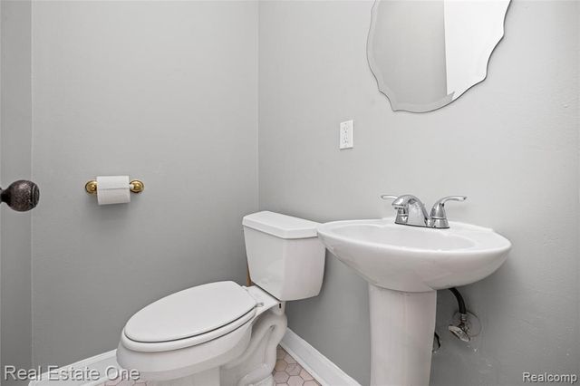 4320 Knightsbridge Lane, West Bloomfield, MI 48323