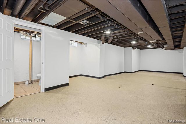 4320 Knightsbridge Lane, West Bloomfield, MI 48323