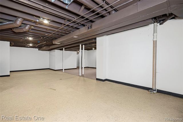 4320 Knightsbridge Lane, West Bloomfield, MI 48323