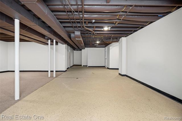 4320 Knightsbridge Lane, West Bloomfield, MI 48323