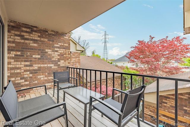 4320 Knightsbridge Lane, West Bloomfield, MI 48323