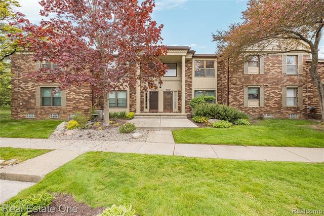 4320 Knightsbridge Lane, West Bloomfield, MI 48323