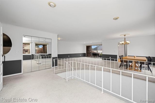 4320 Knightsbridge Lane, West Bloomfield, MI 48323