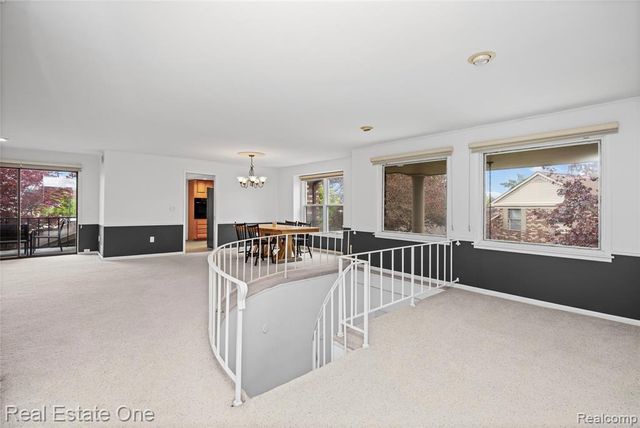 4320 Knightsbridge Lane, West Bloomfield, MI 48323