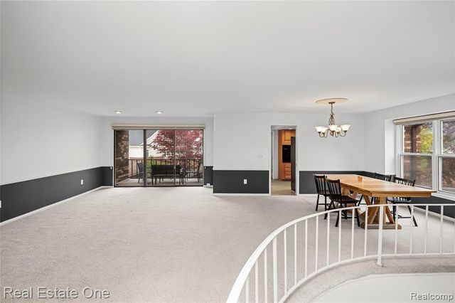 4320 Knightsbridge Lane, West Bloomfield, MI 48323