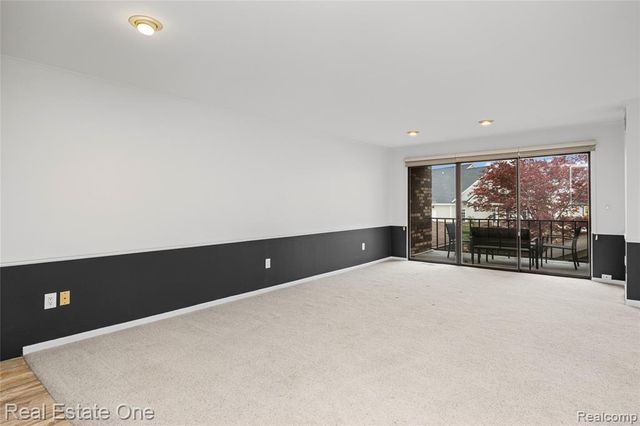 4320 Knightsbridge Lane, West Bloomfield, MI 48323