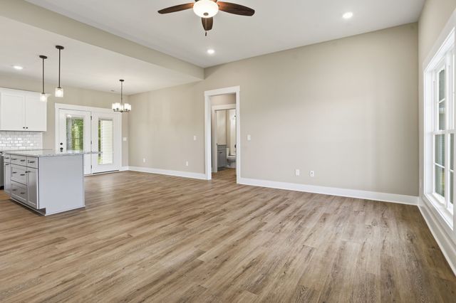 164 North Side Landing, Smithville, TN 37166