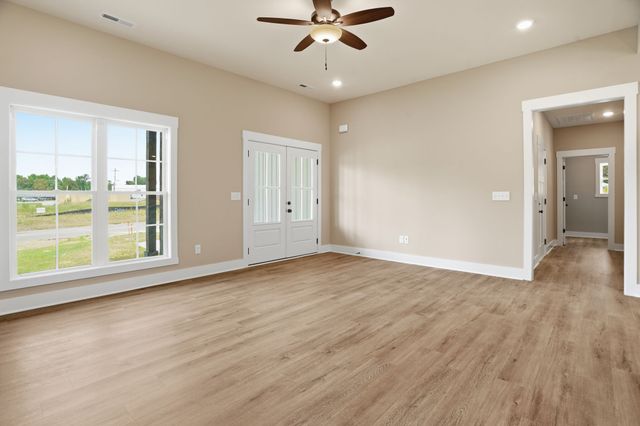 164 North Side Landing, Smithville, TN 37166