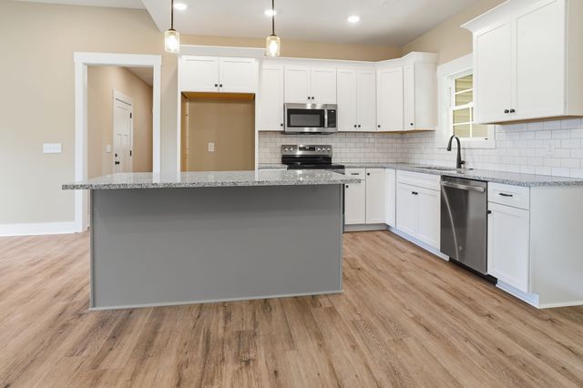 164 North Side Landing, Smithville, TN 37166