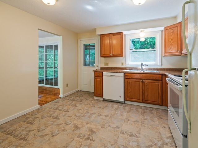 987 Wachusett St, Holden, MA 01522