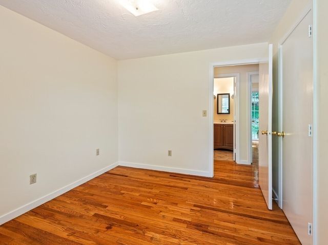 987 Wachusett St, Holden, MA 01522