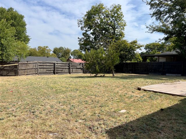 943 Deerwood Drive, Dallas, TX 75232