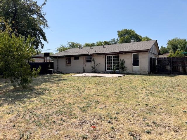943 Deerwood Drive, Dallas, TX 75232