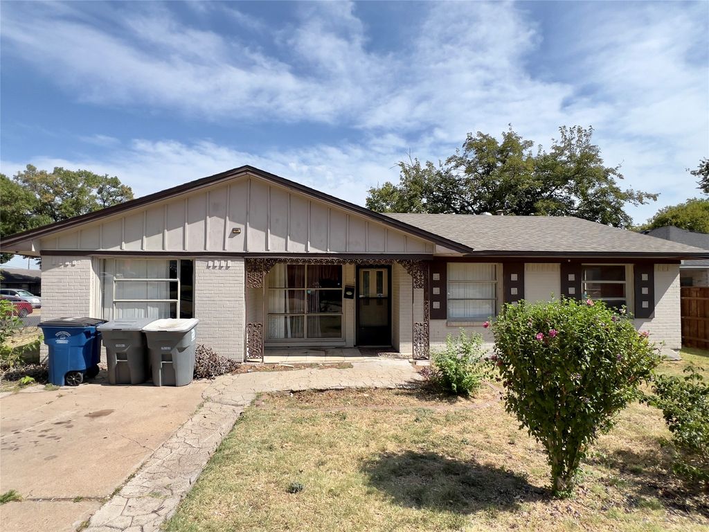 943 Deerwood Drive, Dallas, TX 75232