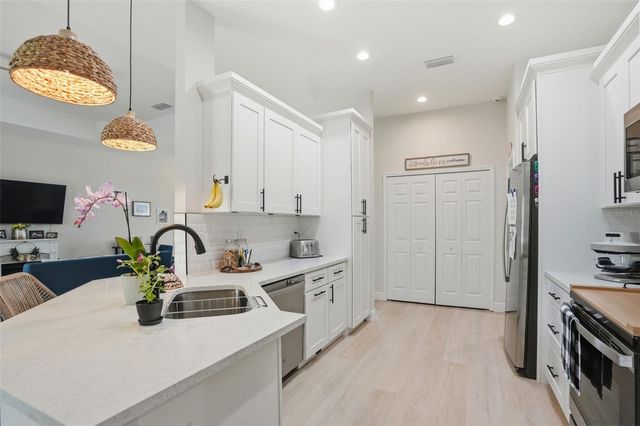 7279 BLACKBIRD AVENUE, Weeki Wachee, FL 34613