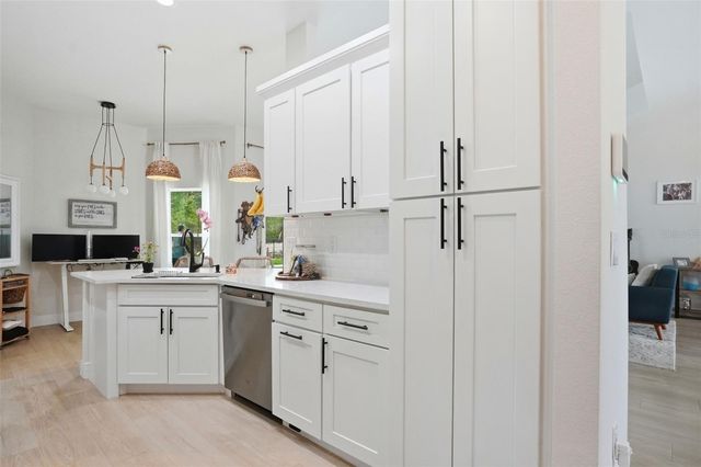 7279 BLACKBIRD AVENUE, Weeki Wachee, FL 34613