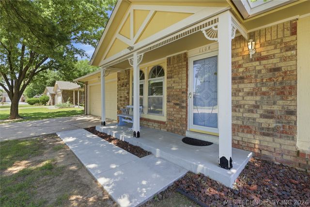 1108 W Pittsburg Street, Broken Arrow, OK 74012