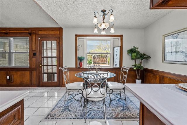 1718 23rd Avenue N, Texas City, TX 77590