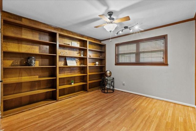 1718 23rd Avenue N, Texas City, TX 77590