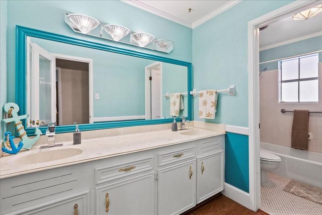 1718 23rd Avenue N, Texas City, TX 77590