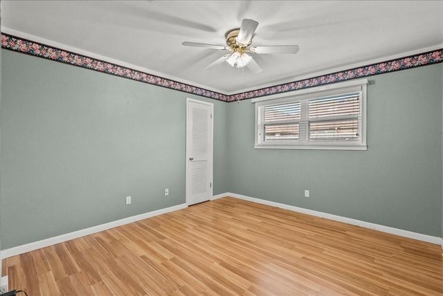 1718 23rd Avenue N, Texas City, TX 77590