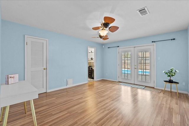 1718 23rd Avenue N, Texas City, TX 77590