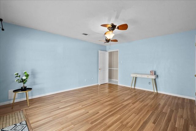 1718 23rd Avenue N, Texas City, TX 77590