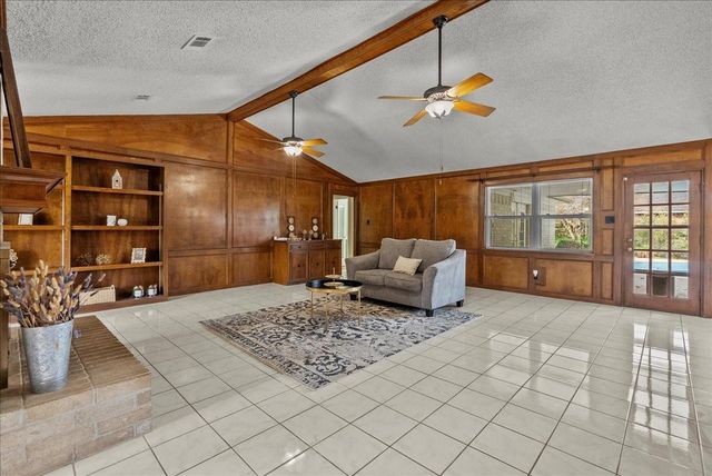 1718 23rd Avenue N, Texas City, TX 77590