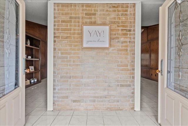 1718 23rd Avenue N, Texas City, TX 77590