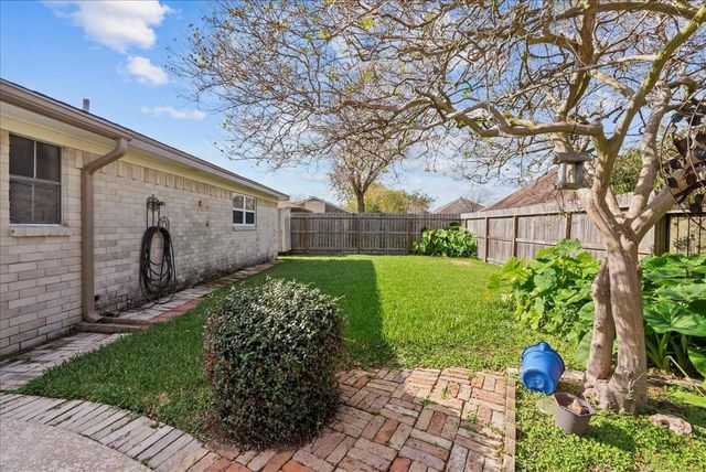 1718 23rd Avenue N, Texas City, TX 77590