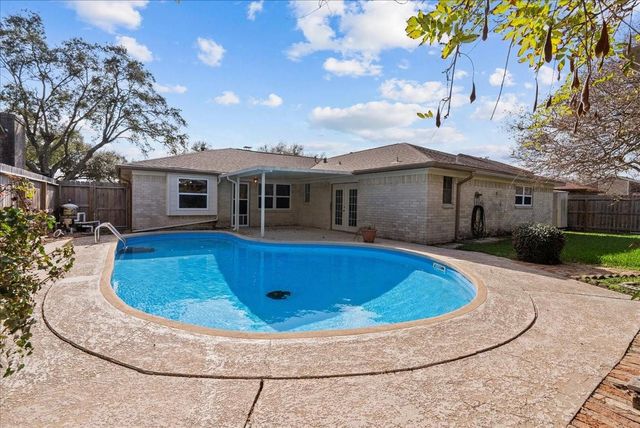 1718 23rd Avenue N, Texas City, TX 77590