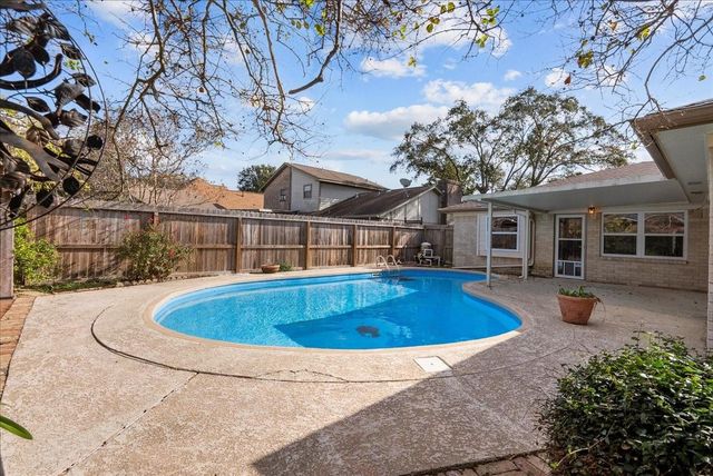 1718 23rd Avenue N, Texas City, TX 77590