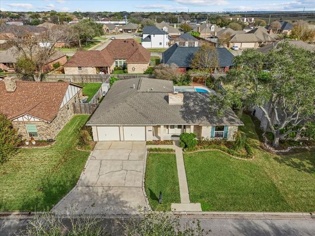 1718 23rd Avenue N, Texas City, TX 77590