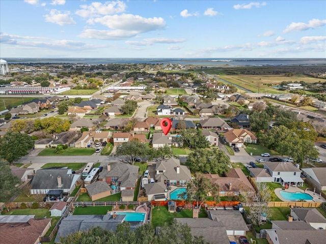 1718 23rd Avenue N, Texas City, TX 77590