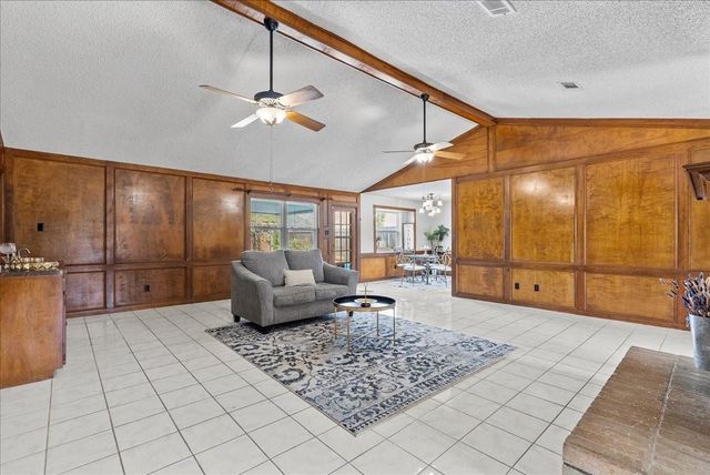 1718 23rd Avenue N, Texas City, TX 77590