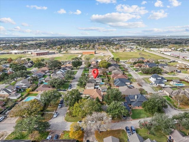 1718 23rd Avenue N, Texas City, TX 77590
