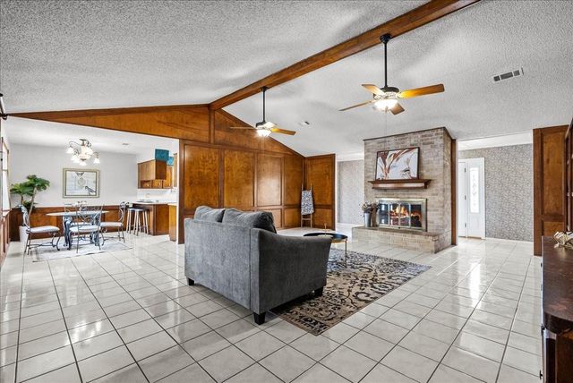 1718 23rd Avenue N, Texas City, TX 77590