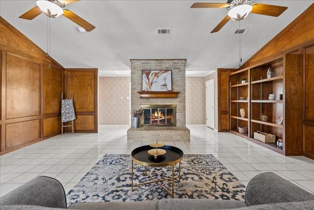 1718 23rd Avenue N, Texas City, TX 77590